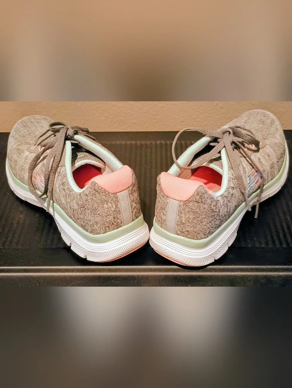 Skechers Athletic Lace-Up Trainers Gray & Pink | Women's Sneakers  7.5 | Worn 2x